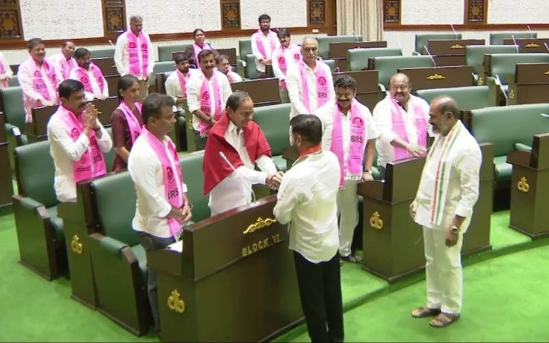  اسمبلی کا سرمائی اجلاس: لفظوں کی تلخ جنگ کے درمیان، ریونت ریڈی نے کےسی آر سے کی ملاقات 